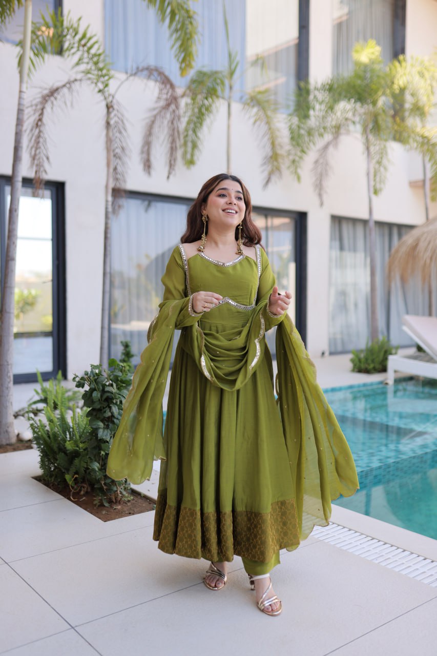 Mul Chanderi Kurti Pant Dupatta Set