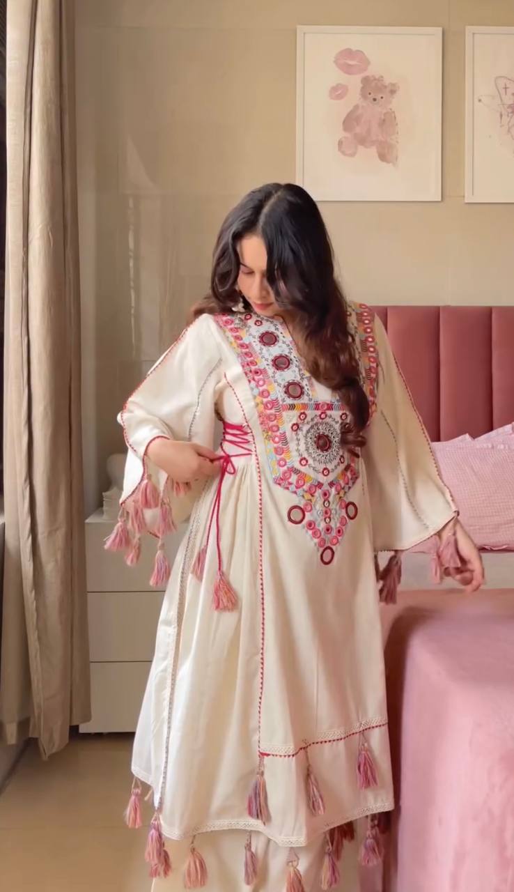 New Designer The Perfect Match Trendy & Comfortable 2-Piece Stylish Ensemble: Includes a well-fitted top and coordinated bottom Set Set