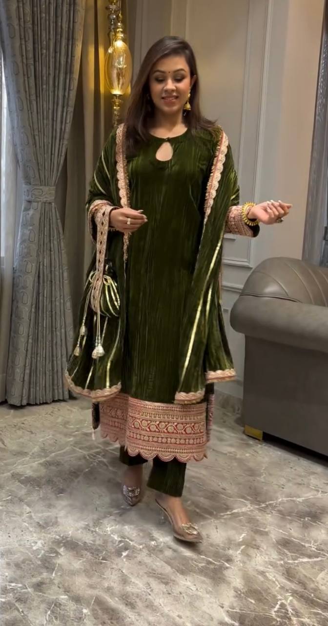 ĐĚSIGNER PARTY WEAR TOP AND  PANT WITH FANCY DUPPATA AND EMBROIDERY WORK