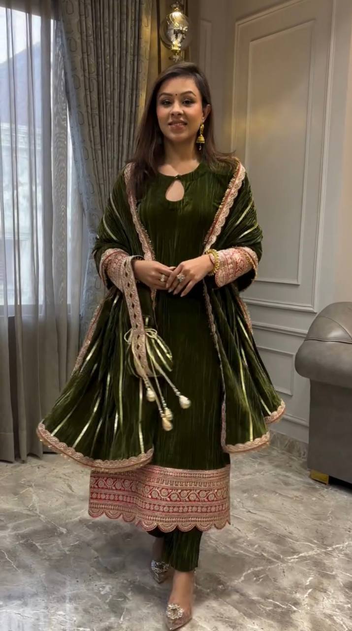 ĐĚSIGNER PARTY WEAR TOP AND  PANT WITH FANCY DUPPATA AND EMBROIDERY WORK