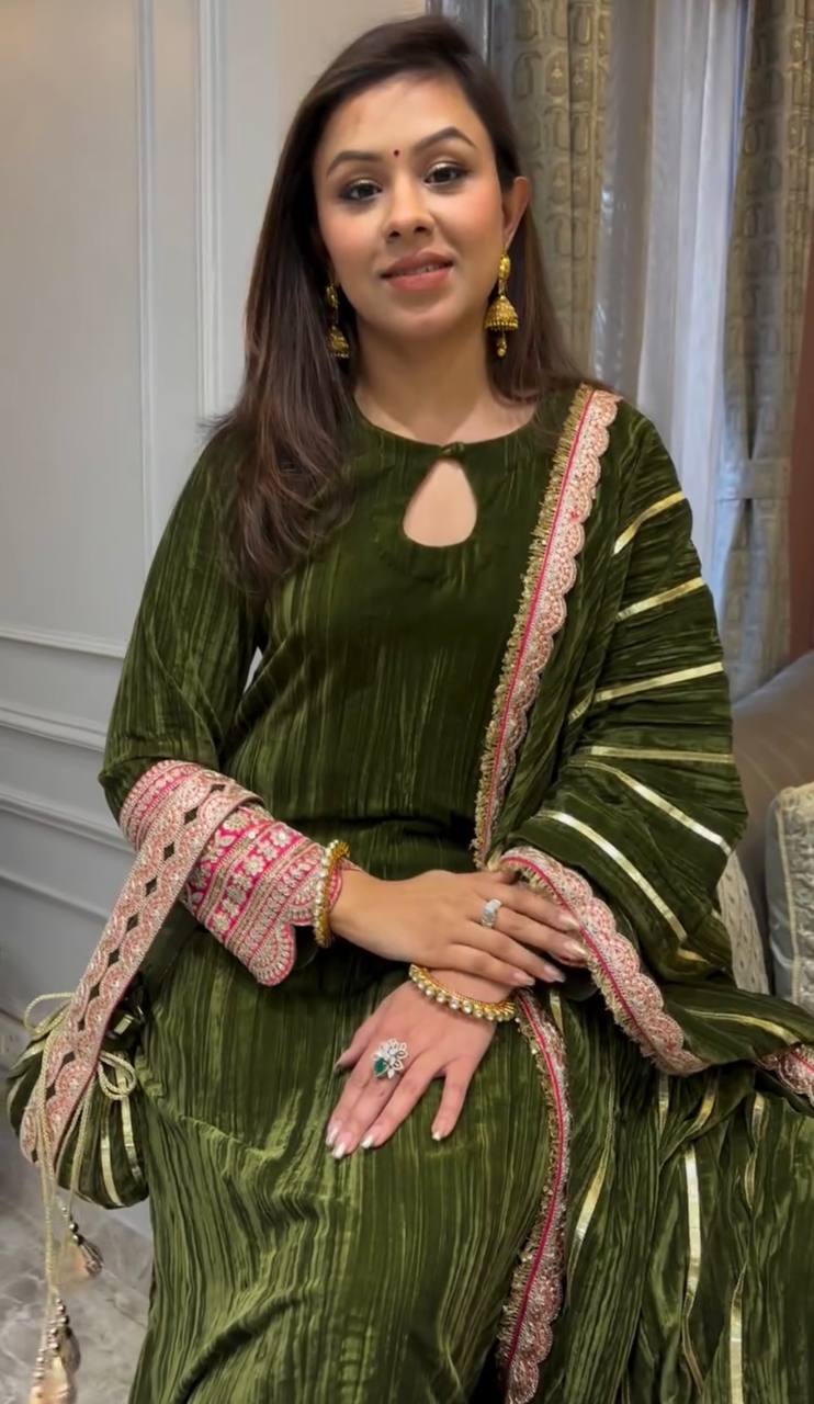 ĐĚSIGNER PARTY WEAR TOP AND  PANT WITH FANCY DUPPATA AND EMBROIDERY WORK